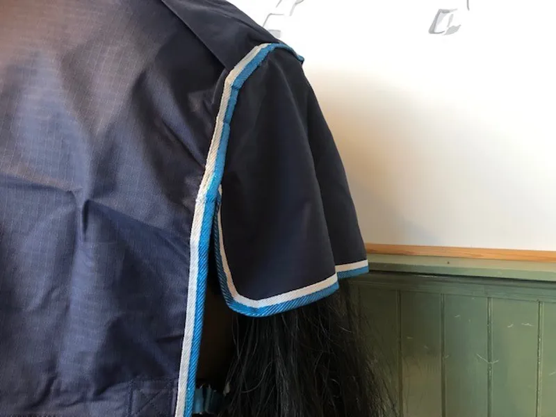 Bridleway Ontario Lightweight 0g Turnout Rug in Navy-2